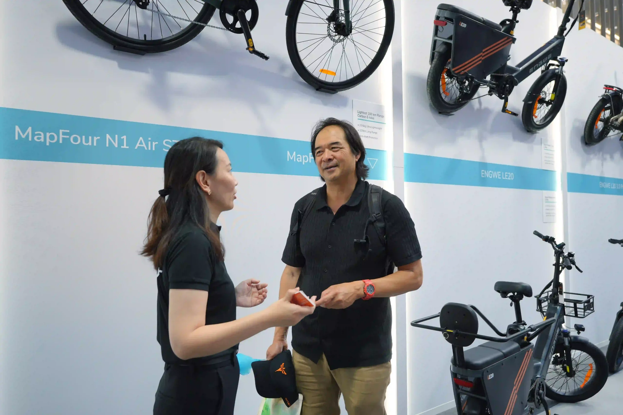 Découvrez notre guide d'achat vélo électrique : autonomie, batterie, moteur, confort, équipements et budget. Tous nos conseils pour choisir le vélo adapté à vos besoins.